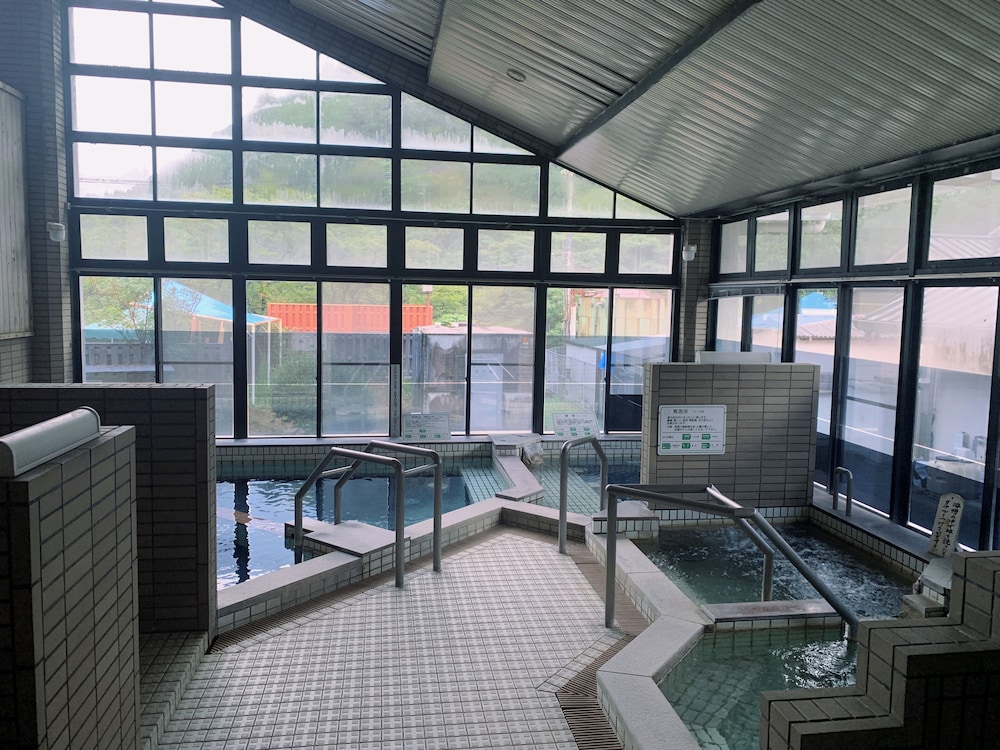 クラシック コテージ 禁煙 キッチン バスルーム1 | おとなしの郷 キャンプ場 & コテージ