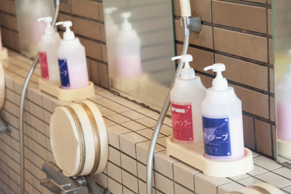 クラシック コテージ 禁煙 キッチン バスルーム2 | おとなしの郷 キャンプ場 & コテージ