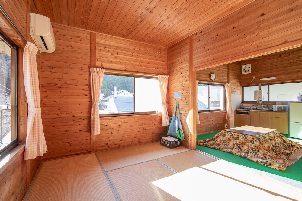 クラシック コテージ 禁煙 キッチン 客室3 | おとなしの郷 キャンプ場 & コテージ