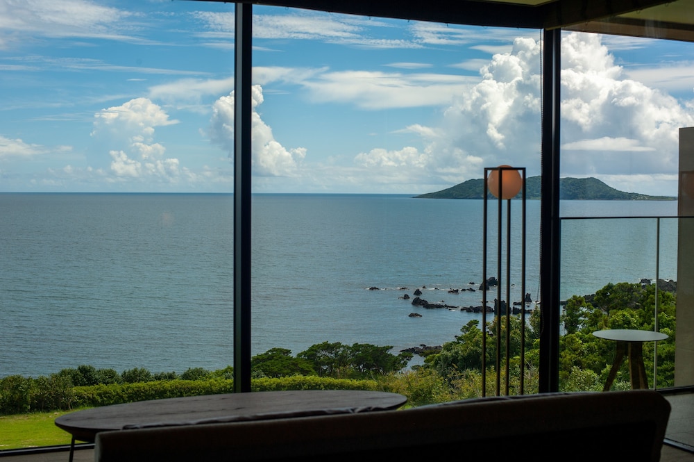 スーペリア ツインルーム バルコニー オーシャンビュー 部屋からの景観0 | 五島リトリート ray by 温故知新