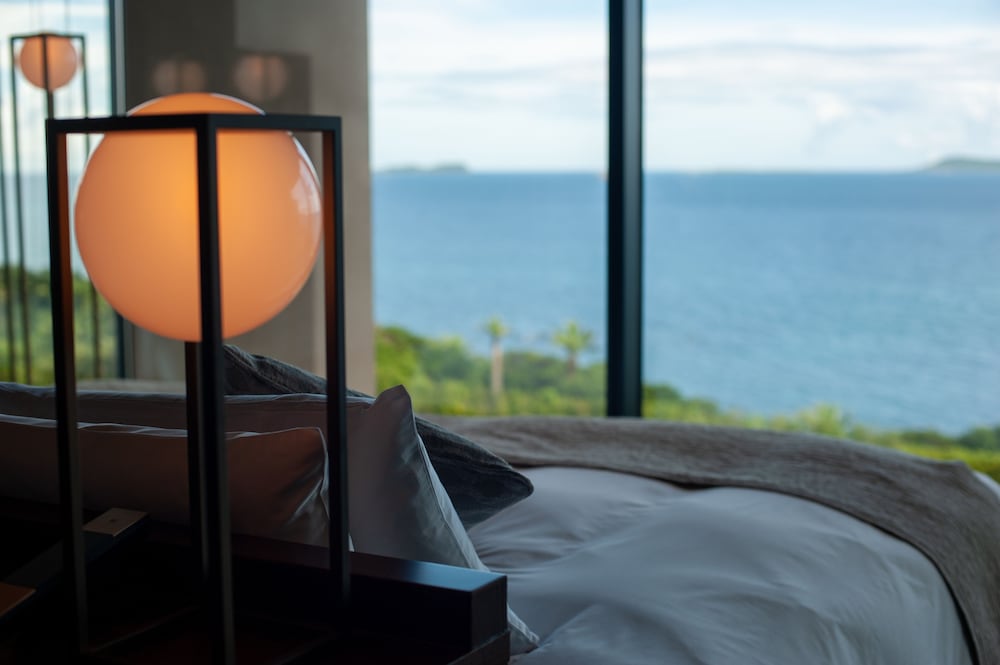 デラックス ツインルーム オーシャンビュー コーナー 部屋からの景観1 | 五島リトリート ray by 温故知新