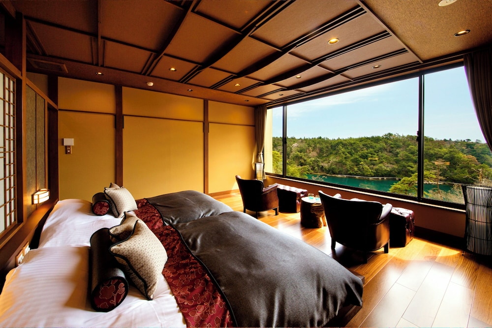 プレミア ルーム 客室1 | 能登 九十九湾百楽荘