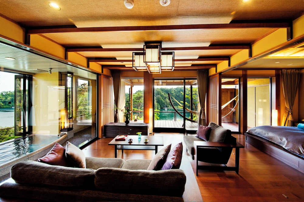 スーペリア ルーム 客室1 | 能登 九十九湾百楽荘