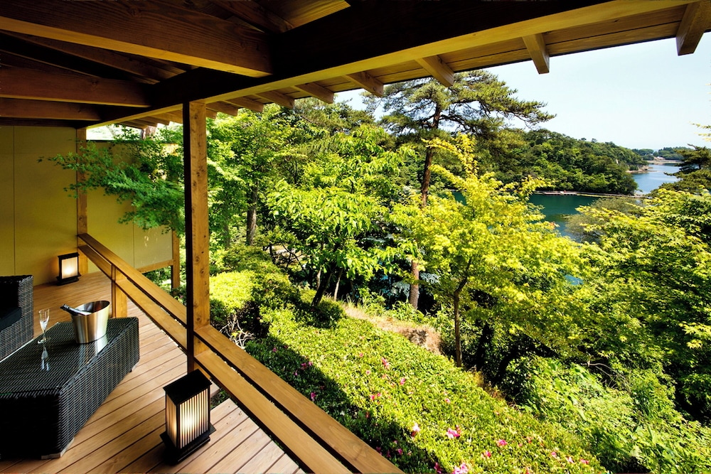 スーペリア ルーム 客室3 | 能登 九十九湾百楽荘