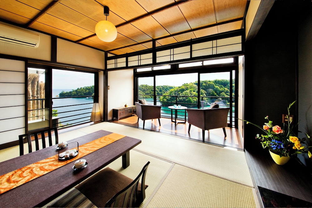 デラックス ルーム 専用バスルーム シービュー 客室1 | 能登 九十九湾百楽荘