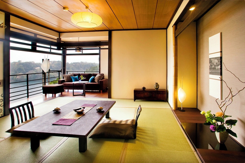 デラックス ルーム 専用バスルーム シービュー | 能登 九十九湾百楽荘