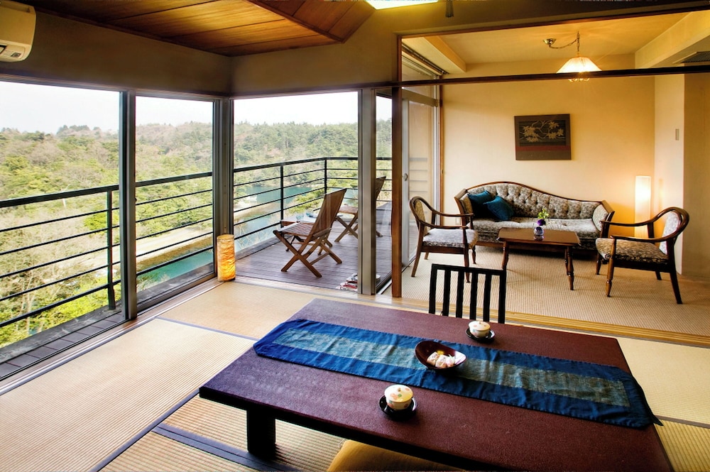 客室1 | 能登 九十九湾百楽荘