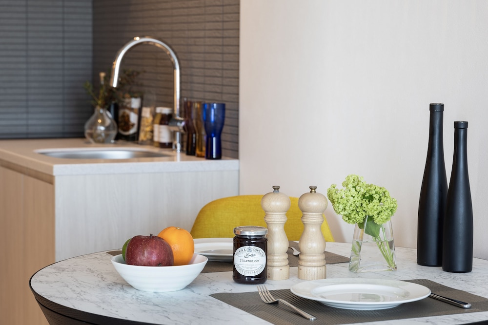 プレミアム ルーム キングベッド 1 台 (with Day Bed) 客室2 | ハイアットハウス東京渋谷