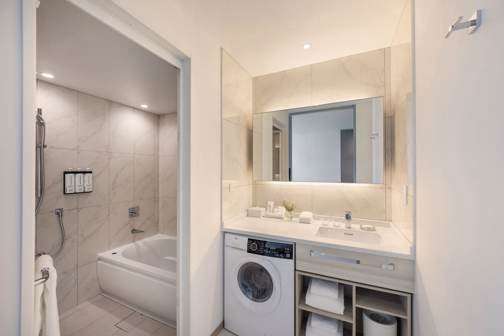 プレミアム ルーム キングベッド 1 台 (with Day Bed) バスルーム0 | ハイアットハウス東京渋谷