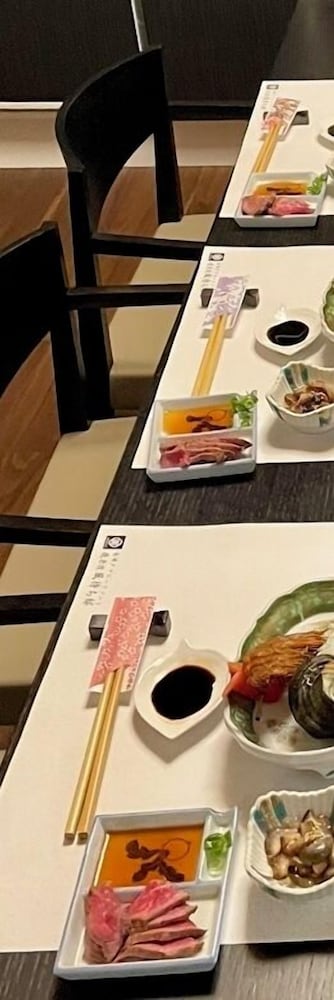 コンフォート ハウス 3 ベッドルーム 禁煙 オーシャンビュー (二食付きまたはオプション付きプランあり) 客室内のダイニングエリア4 | 南瀬戸ブルーリゾート 鹿老渡 KAROTO 風待ち邸