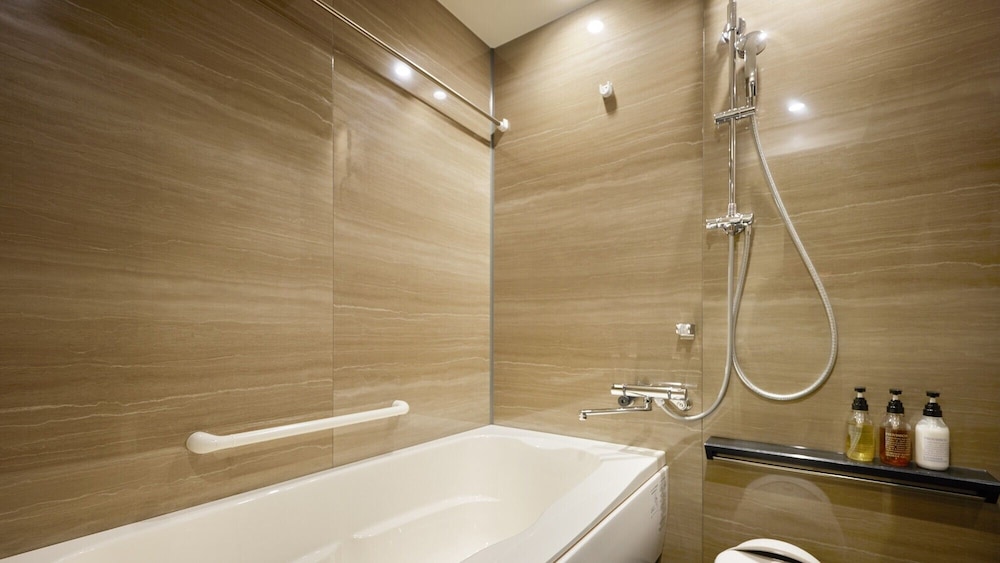 スーペリアスイート 1ベッドルーム 4ベッド 禁煙 バスルーム1 | Minn 祇園三条