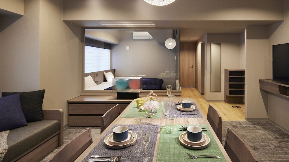 デラックススイート 3ベッド 禁煙 リビング エリア1 | Minn 清水五条