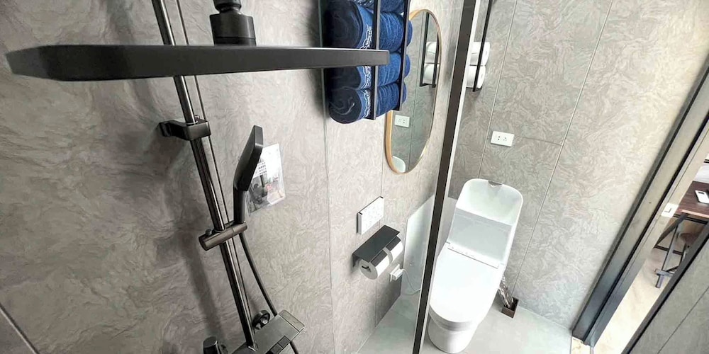 ベーシック コテージ 1 ベッドルーム ペットとの宿泊可 バスルーム1 | ヴィラミクリ角島