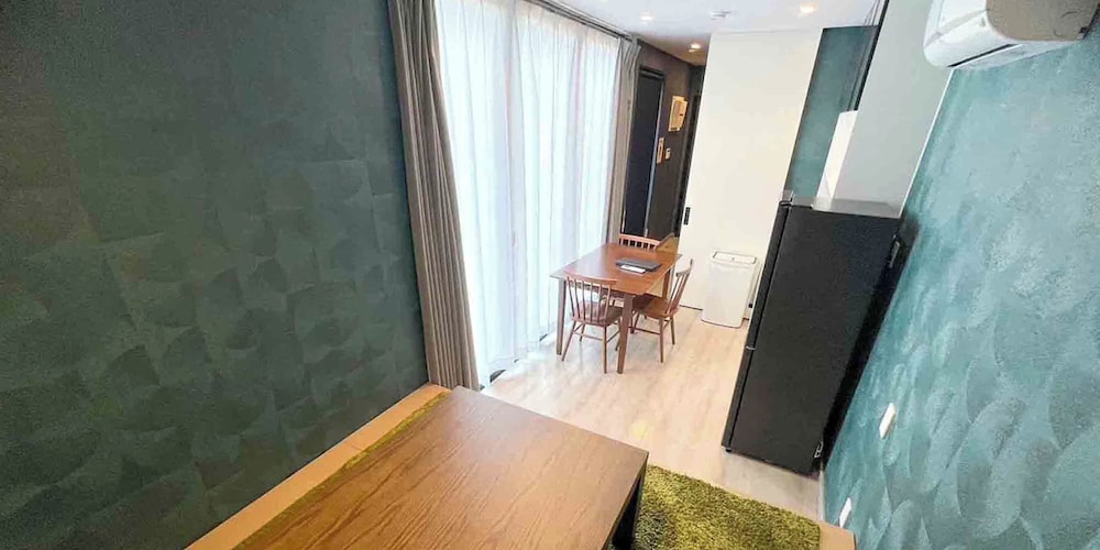 スーペリア コテージ 2 ベッドルーム ペットとの宿泊可 マウンテンサイド 客室1 | ヴィラミクリ角島