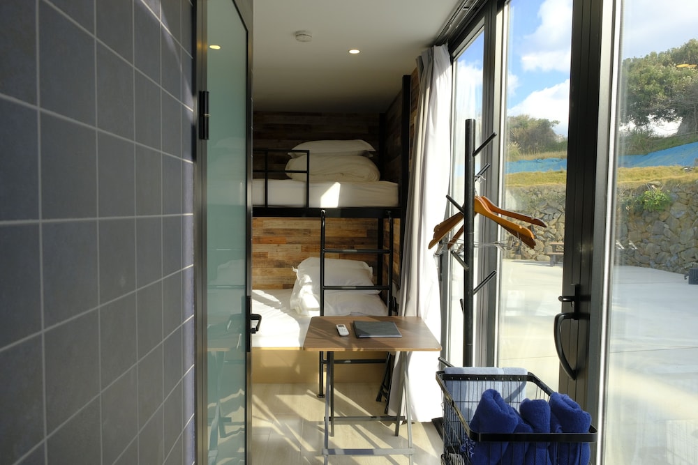 ベーシック コテージ 1 ベッドルーム ペットとの宿泊可 客室1 | ヴィラミクリ角島