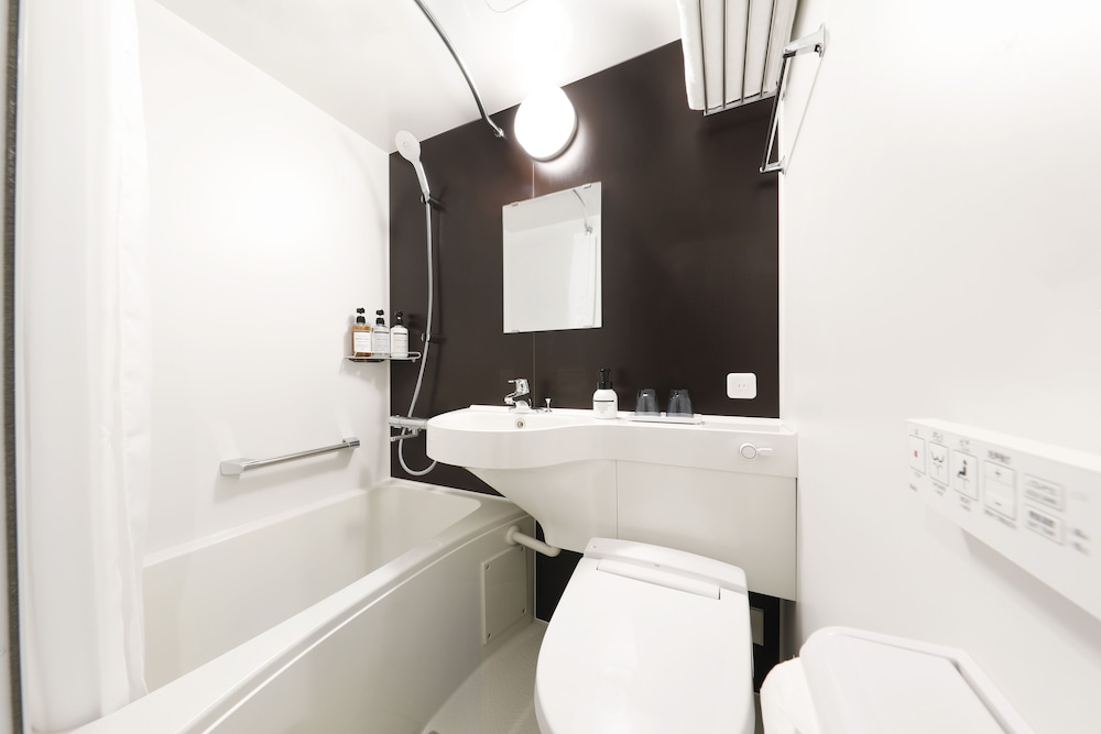 デラックス トリプルルーム 禁煙 バスルーム0 | ホップイン東京浅草