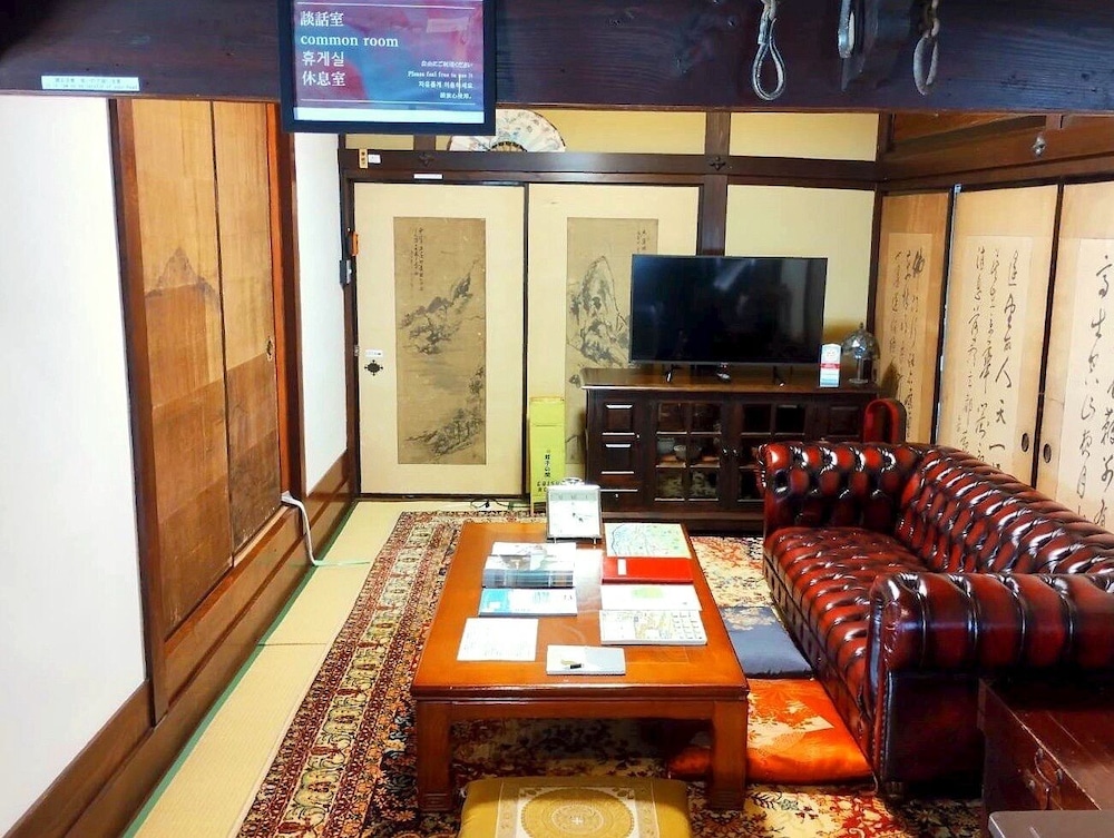 蛭子の間(個室・禁煙) リビング エリア6 | 以久波別邸 虎屋