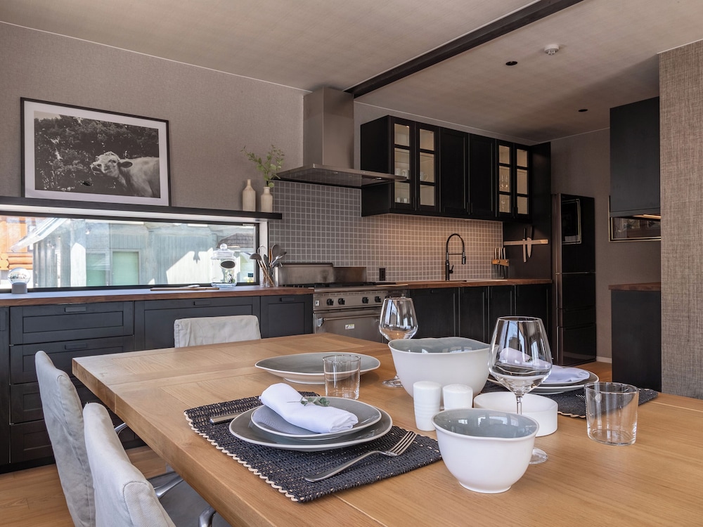 シャレー 4 ベッドルーム マウンテンビュー 専用キッチン1 | Shousugi Chalet by Elite Havens