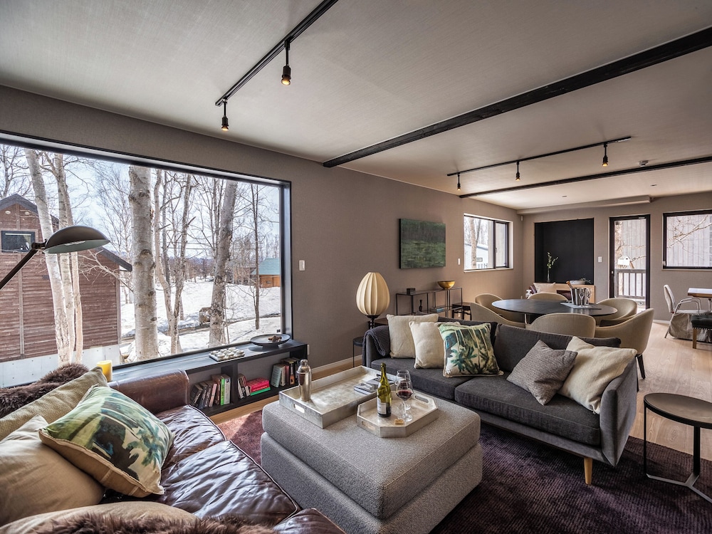 シャレー 4 ベッドルーム マウンテンビュー リビング エリア0 | Shousugi Chalet by Elite Havens