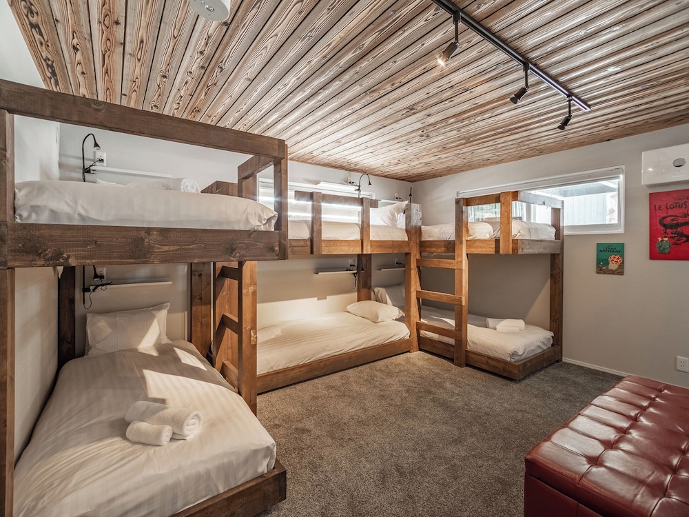 シャレー 4 ベッドルーム マウンテンビュー 客室2 | Shousugi Chalet by Elite Havens