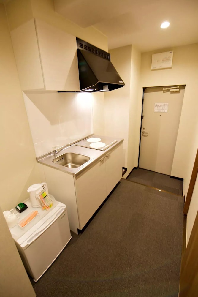 ベーシック アパートメント 専用キッチン1 | KURA HOTEL IZUMISANO