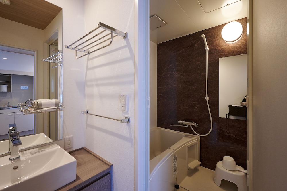 デラックス ツインルーム、禁煙 (23時以降のチェックインはできませんのでご注意ください) バスルーム0 | HOTEL R9 The Yard 霧島国分