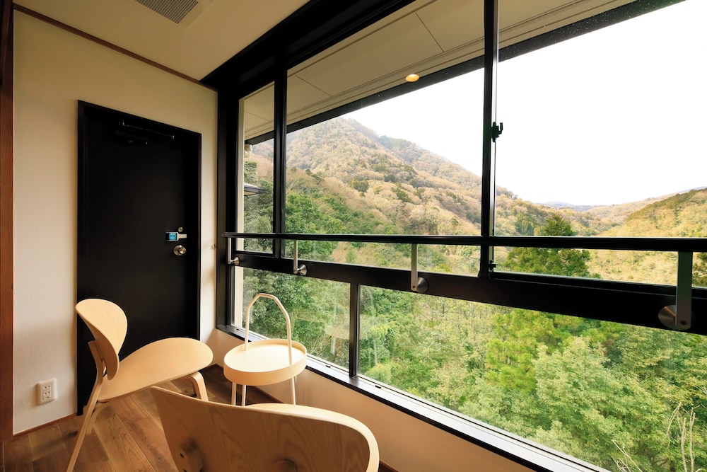 スーペリア 4 人部屋 禁煙 マウンテンビュー 客室3 | 箱根翠泉