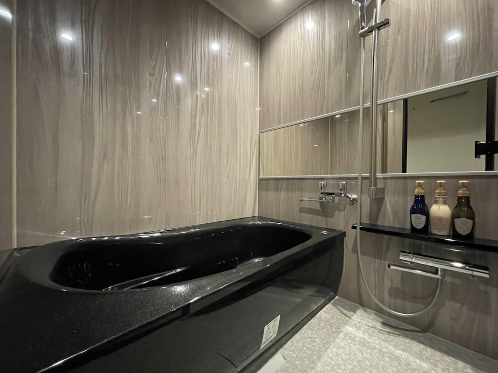 デラックス 4 人部屋 禁煙 マウンテンビュー 客室2 | 箱根翠泉