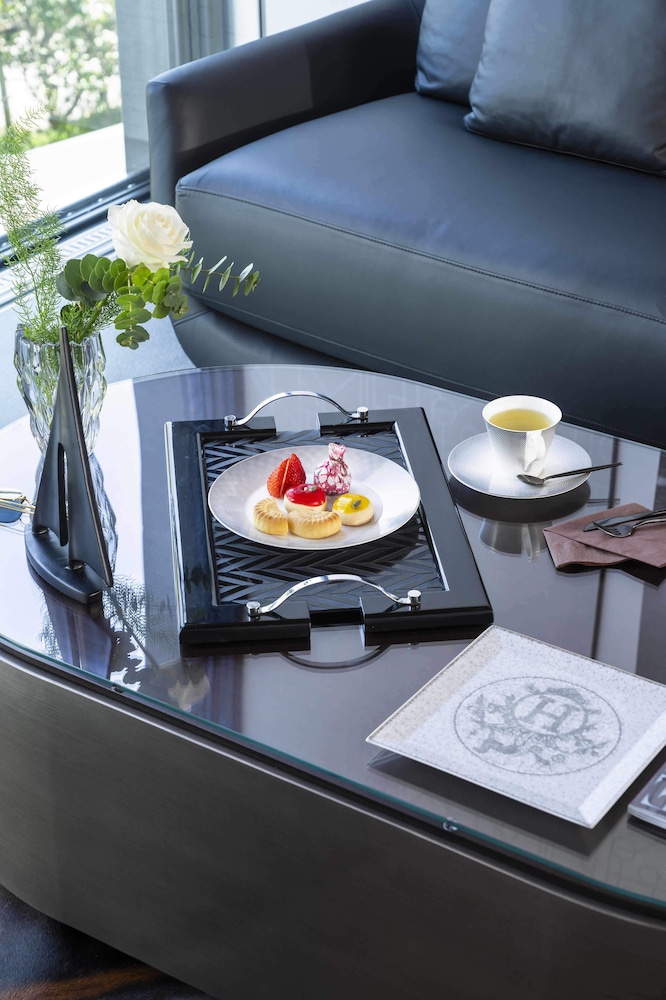 パノラミック スイート 1 ベッドルーム 客室内のダイニングエリア0 | Kamo Residences by Reflections