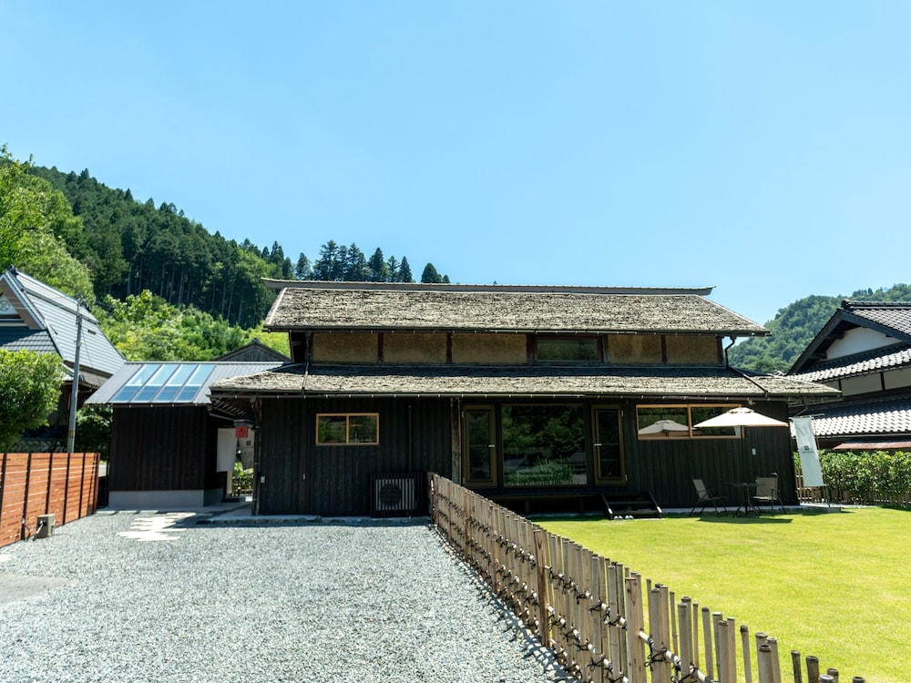 松明 MATSUAKARI 一棟貸し 禁煙 (フロント施設から0.5km) 客室26 | NIPPONIA 美山鶴ヶ岡 山の郷