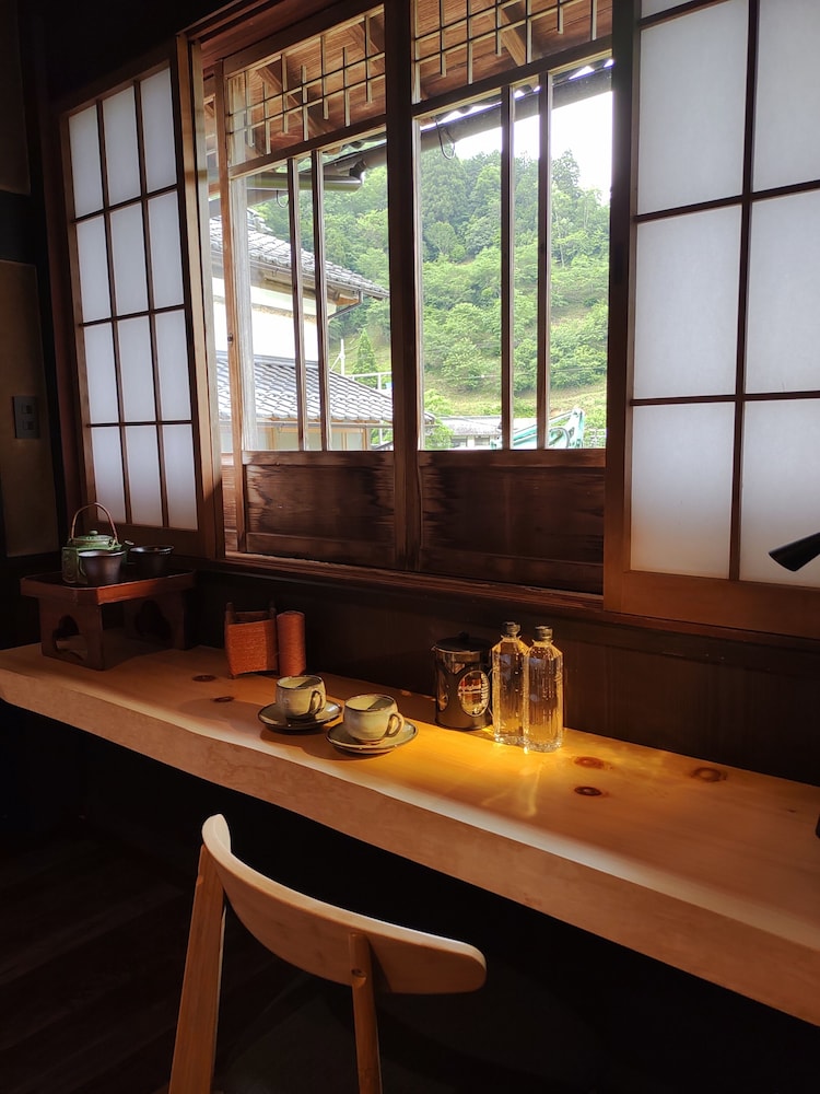 蛍火 HOTARUBI 102 部屋貸し 禁煙 (フロント施設から2.4km) マウンテン ビュー1 | NIPPONIA 美山鶴ヶ岡 山の郷