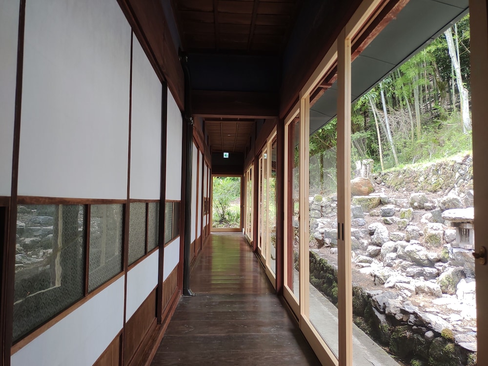 蛍火 HOTARUBI 101 部屋貸し 禁煙 (フロント施設から2.4km) 客室10 | NIPPONIA 美山鶴ヶ岡 山の郷