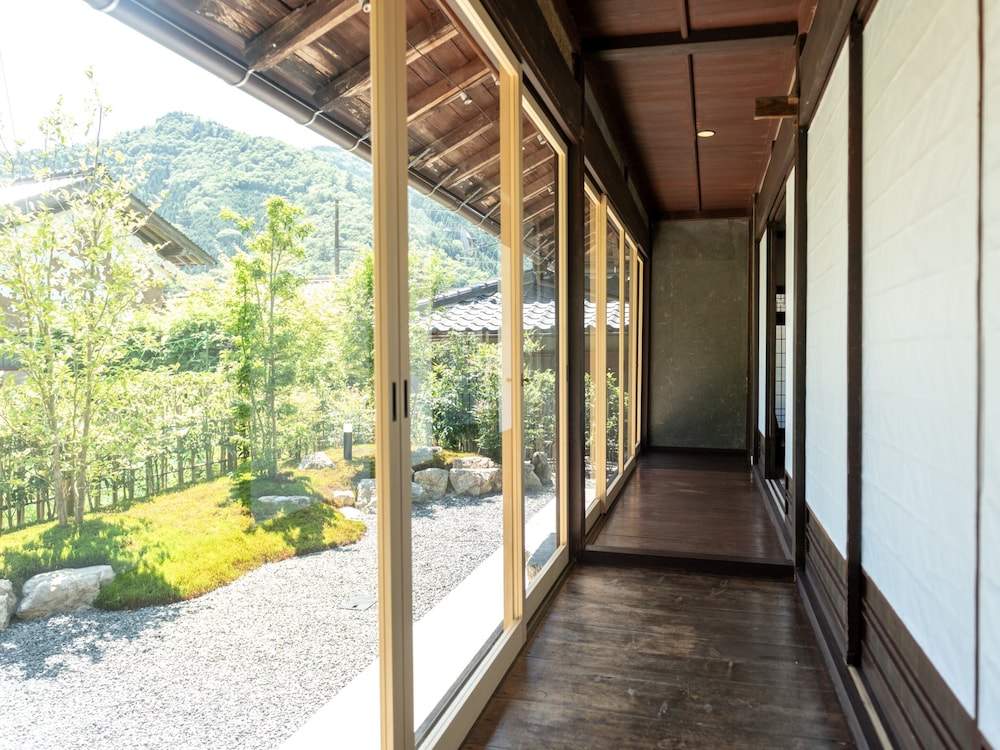 松明 MATSUAKARI 一棟貸し 禁煙 (フロント施設から0.5km) 客室32 | NIPPONIA 美山鶴ヶ岡 山の郷
