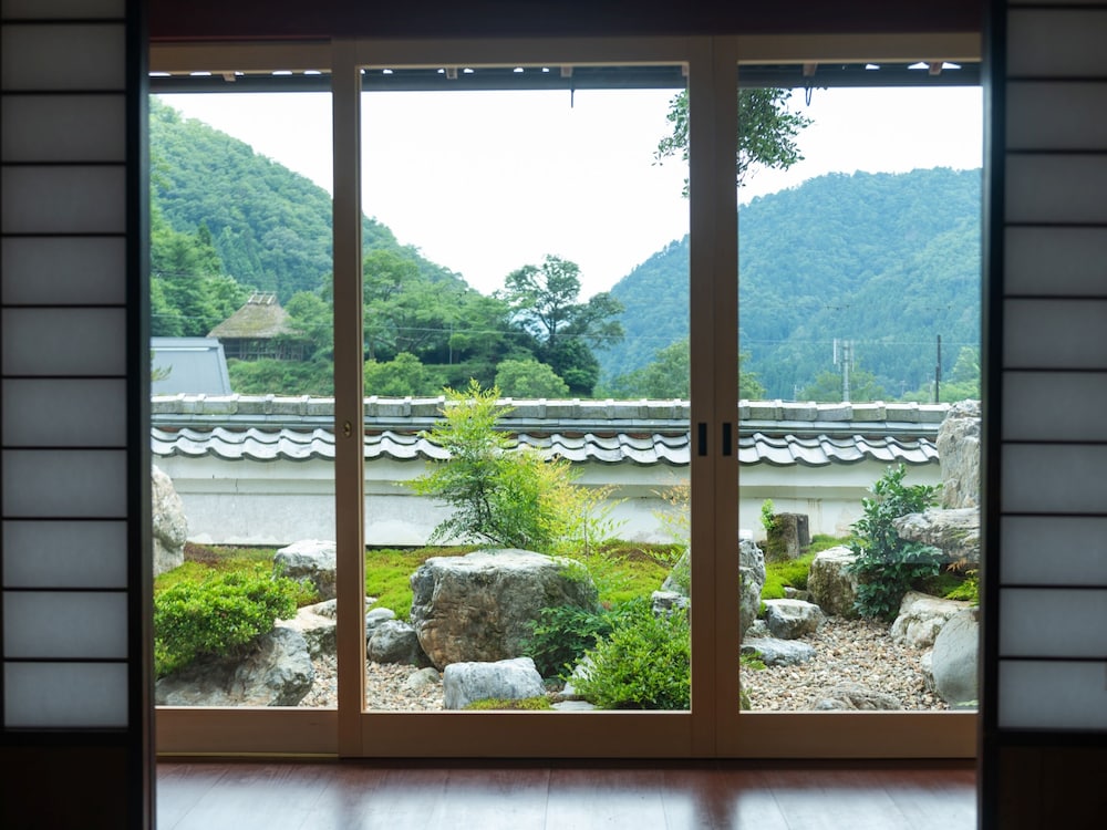 蛍火 HOTARUBI 101 部屋貸し 禁煙 (フロント施設から2.4km) 客室34 | NIPPONIA 美山鶴ヶ岡 山の郷
