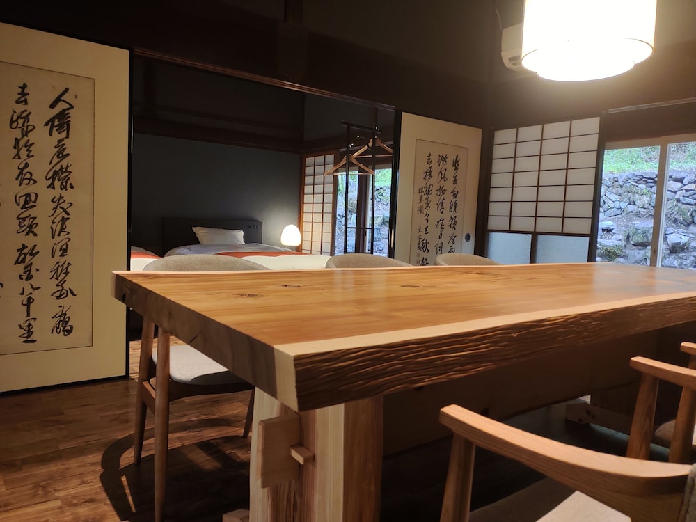 蛍火 HOTARUBI 101 部屋貸し 禁煙 (フロント施設から2.4km) 客室8 | NIPPONIA 美山鶴ヶ岡 山の郷