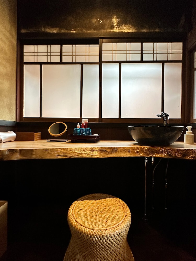蛍火 HOTARUBI 102 部屋貸し 禁煙 (フロント施設から2.4km) バスルーム4 | NIPPONIA 美山鶴ヶ岡 山の郷