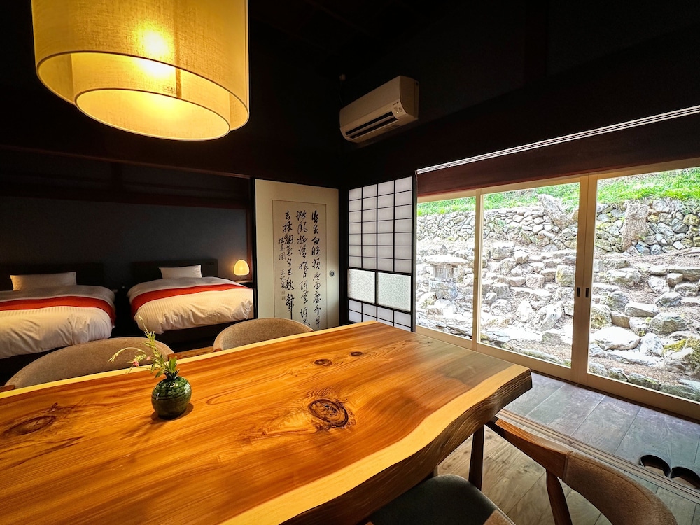 蛍火 HOTARUBI 101 部屋貸し 禁煙 (フロント施設から2.4km) 客室25 | NIPPONIA 美山鶴ヶ岡 山の郷