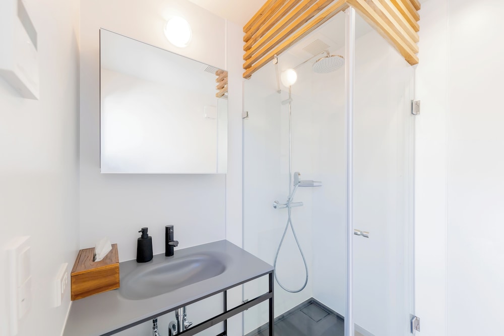 スタンダード ダブルルーム ダブルベッド 1 台 禁煙 バスルーム1 | イノセンスリゾート -in 千葉レゾール -