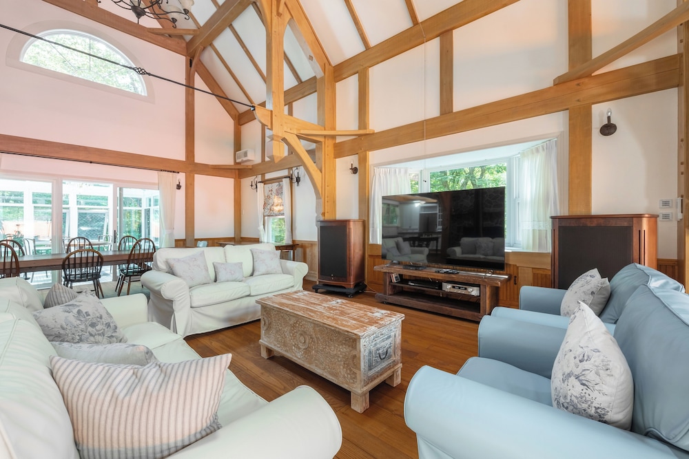 ラグジュアリー ヴィラ リビング エリア2 | 那須高原ロッジ - 伊藤台倶楽部