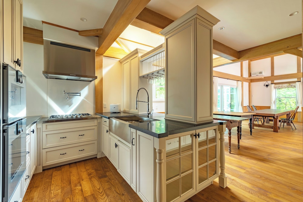 ラグジュアリー ヴィラ 専用キッチン3 | 那須高原ロッジ - 伊藤台倶楽部