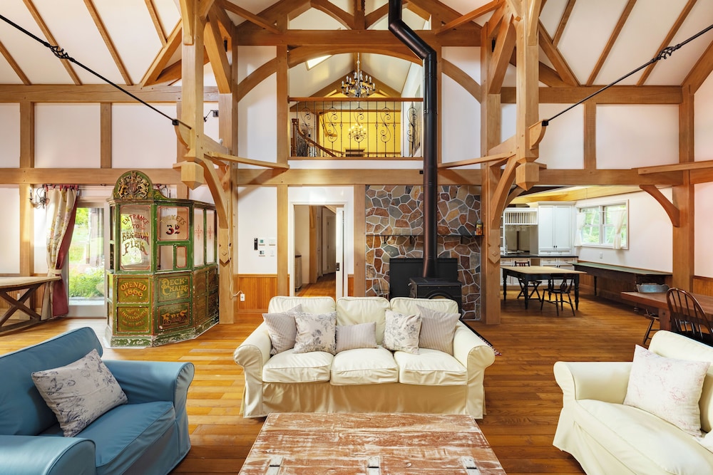 ラグジュアリー ヴィラ リビング エリア1 | 那須高原ロッジ - 伊藤台倶楽部