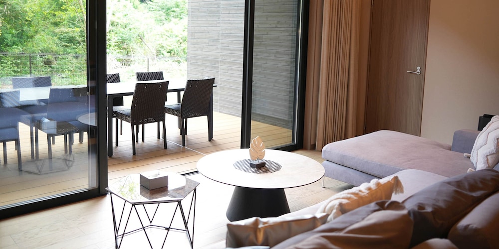 [A棟] ペット不可/泊まれるショールーム/アルモニア監修 リビング エリア2 | Rakuten STAY VILLA 日光