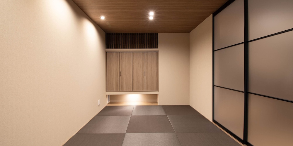 [A棟] 102平米/ペット不可/天然温泉, サウナ, テラス付き リビング エリア1 | Rakuten STAY VILLA 日光