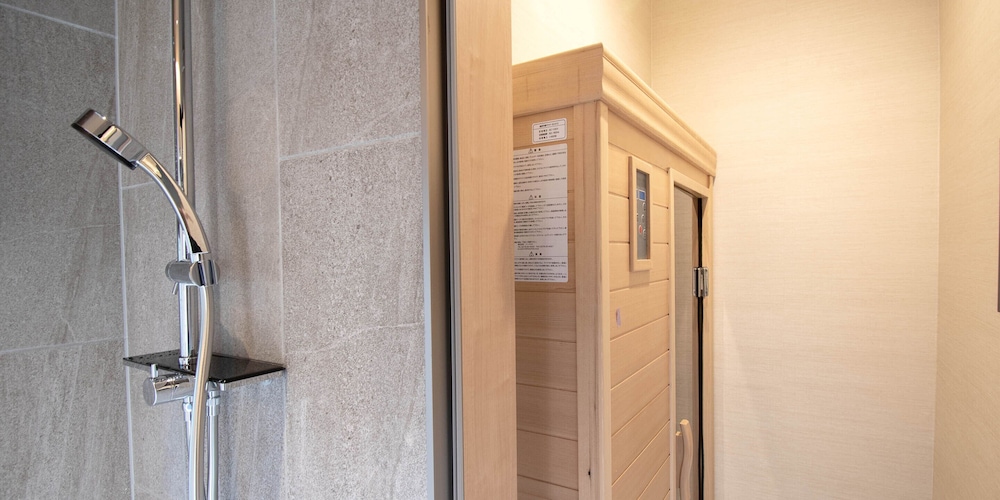 [C棟] 105平米/天然温泉, サウナ, テラス付き バスルーム1 | Rakuten STAY VILLA 日光