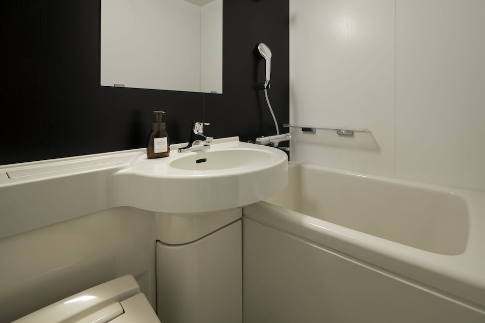 ダブルルーム 禁煙 バスルーム0 | the b 大阪新世界