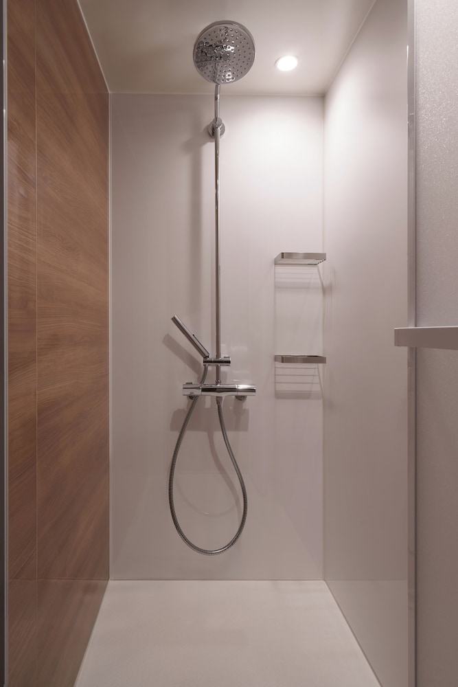 ファミリー 5 / 上層階 禁煙 バスルーム0 | the b 大阪新世界