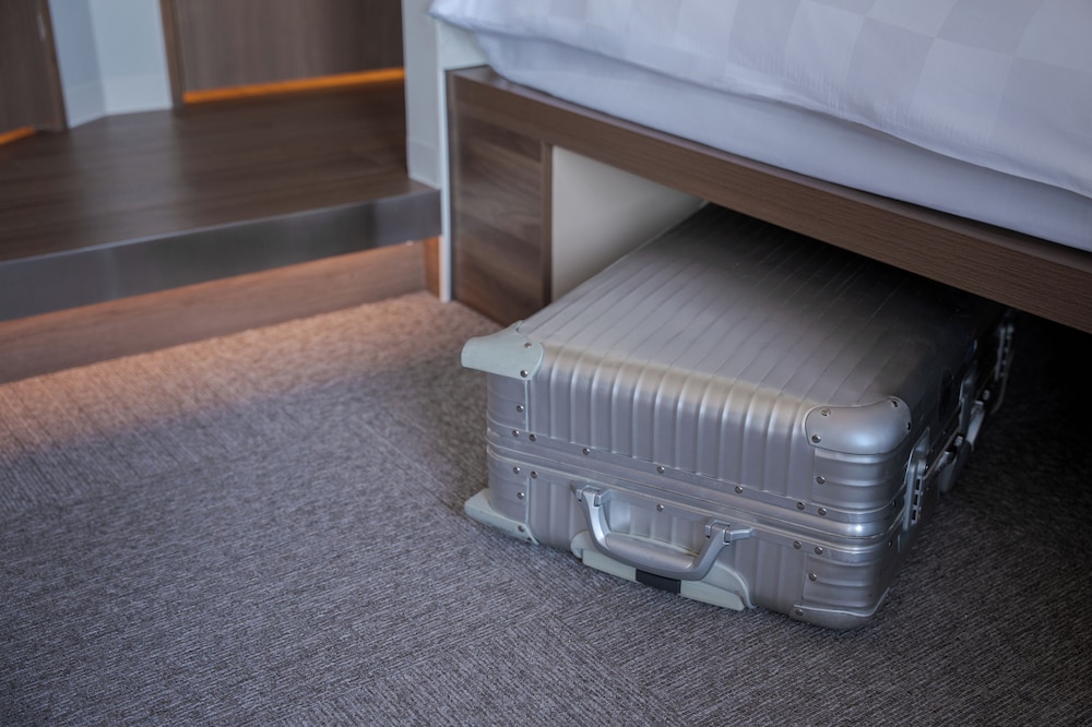 ファミリー 5 / 上層階 禁煙 客室の設備とサービス0 | the b 大阪新世界