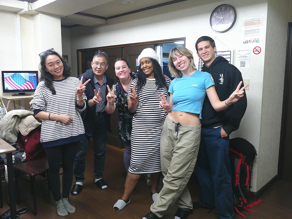 西新井駅から100mの好立地 定員5名ファミリールーム 禁煙 リビング エリア3 | GUEST HOUSE SAKAE