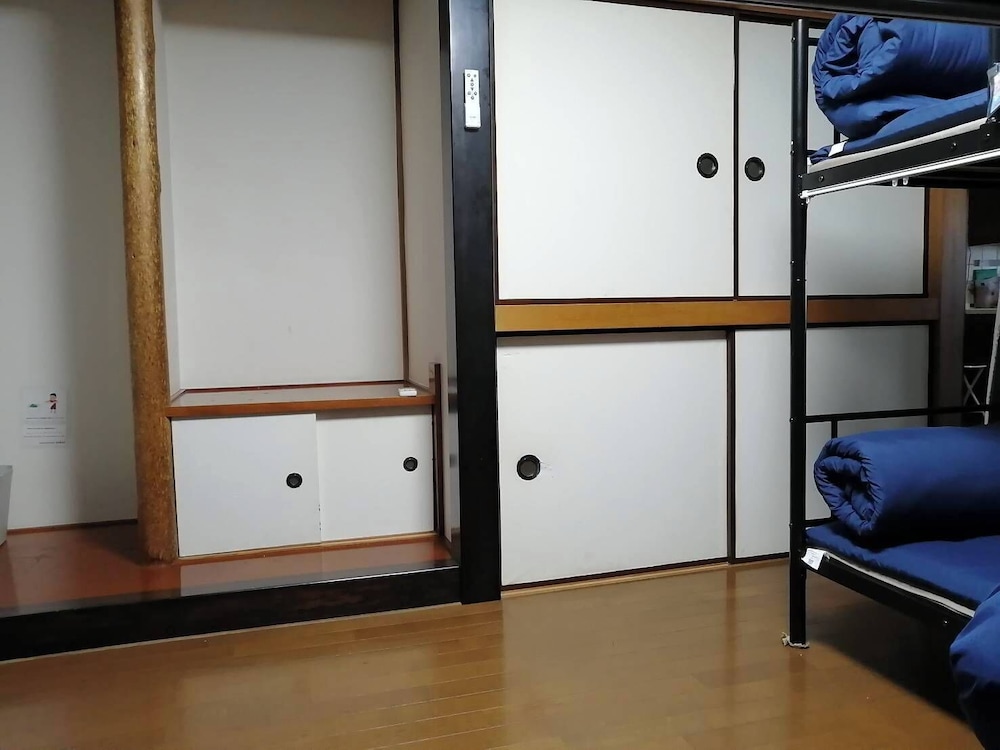 西新井駅から100mの好立地 定員5名ファミリールーム 禁煙 客室13 | GUEST HOUSE SAKAE