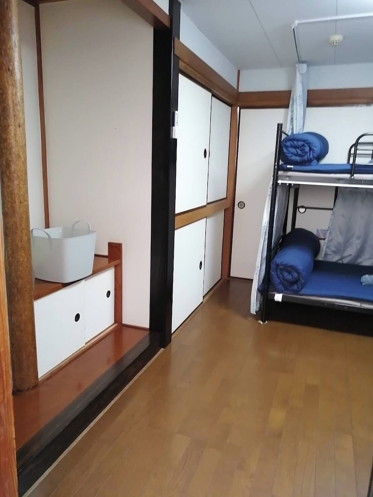 西新井駅から100mの好立地 定員5名ファミリールーム 禁煙 客室11 | GUEST HOUSE SAKAE